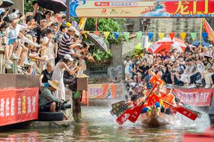 贝林厄姆本场数据：1射0正，8次成功对抗，3次成功过人，评分6.5